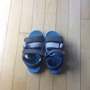 Plae Sandals
